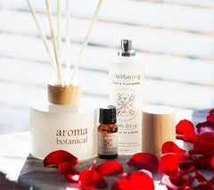 Small Love Candle with Almond & Sandalwood for Intimacy by Aromabotanical